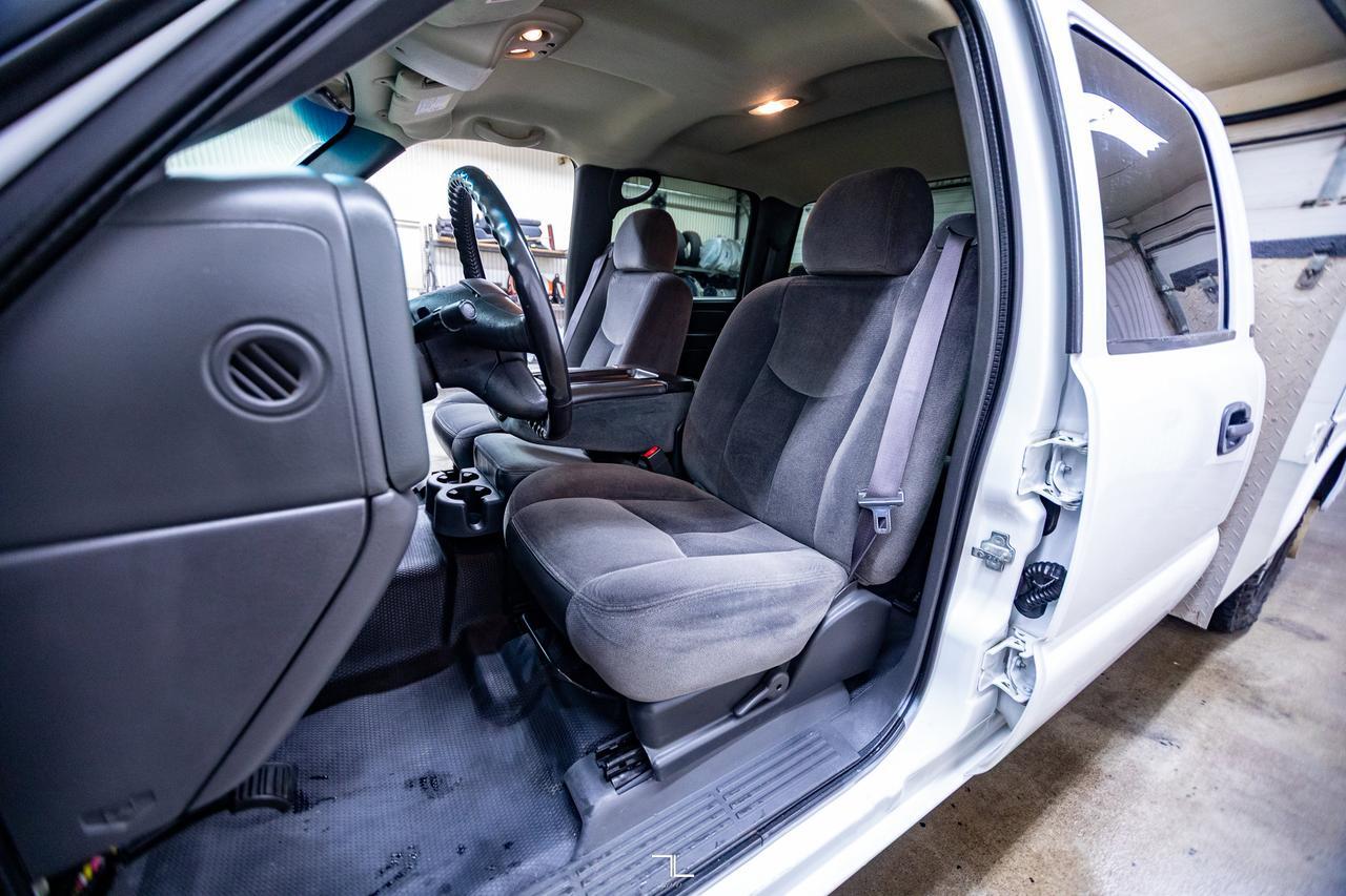 2005 GMC Sierra 3500HD 4x4 Crew Cab SLE Service Body Red Deer AB