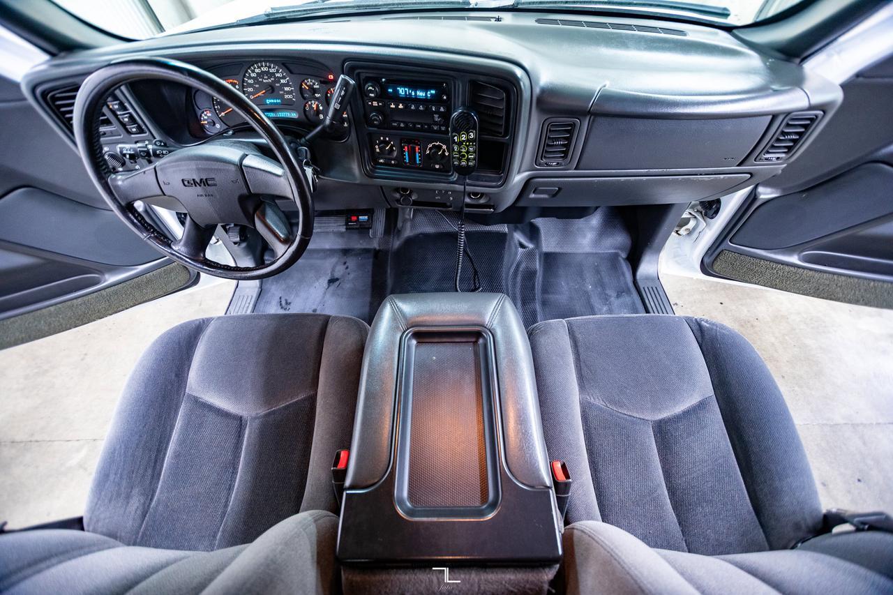 2005 GMC Sierra 3500HD 4x4 Crew Cab SLE Service Body Red Deer AB