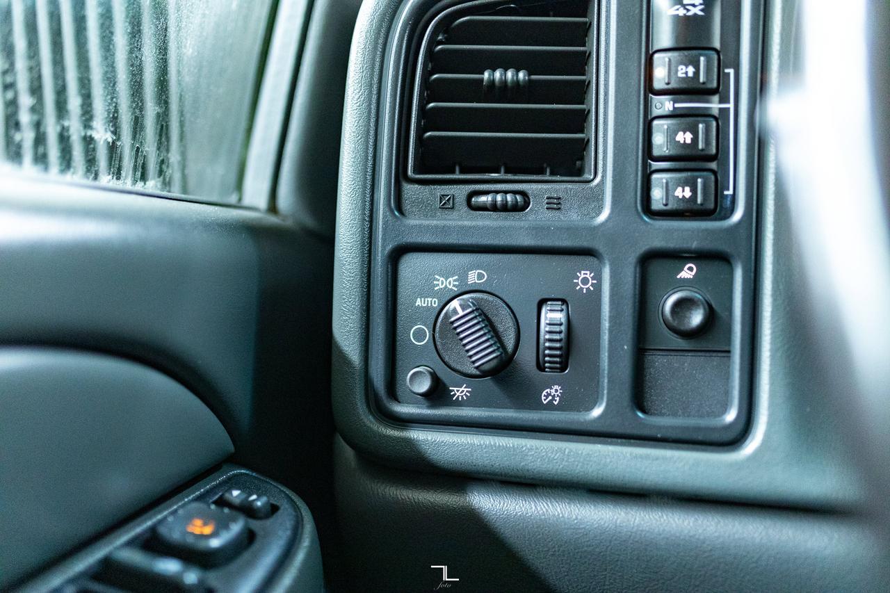 2005 GMC Sierra 3500HD 4x4 Crew Cab SLE Service Body Red Deer AB