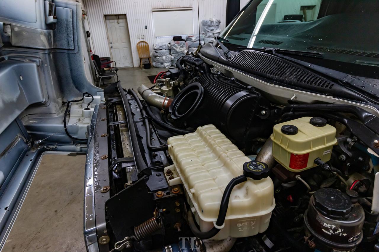 2005 GMC TC5500 4x4 Reg Cab Deck Diesel Red Deer AB