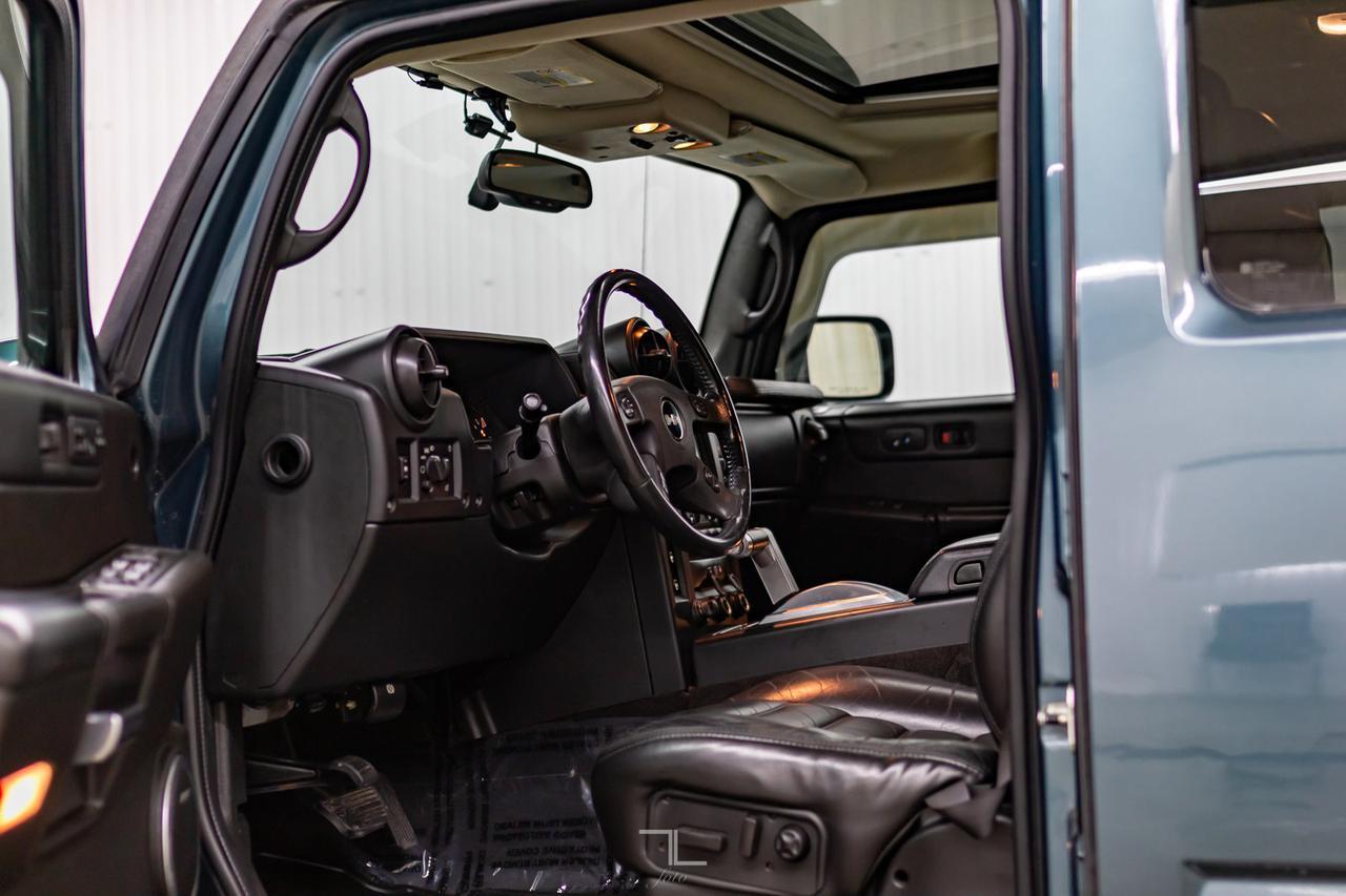 2005 Hummer H2 SUT 4x4 Luxury Edition Leather Roof Red Deer AB