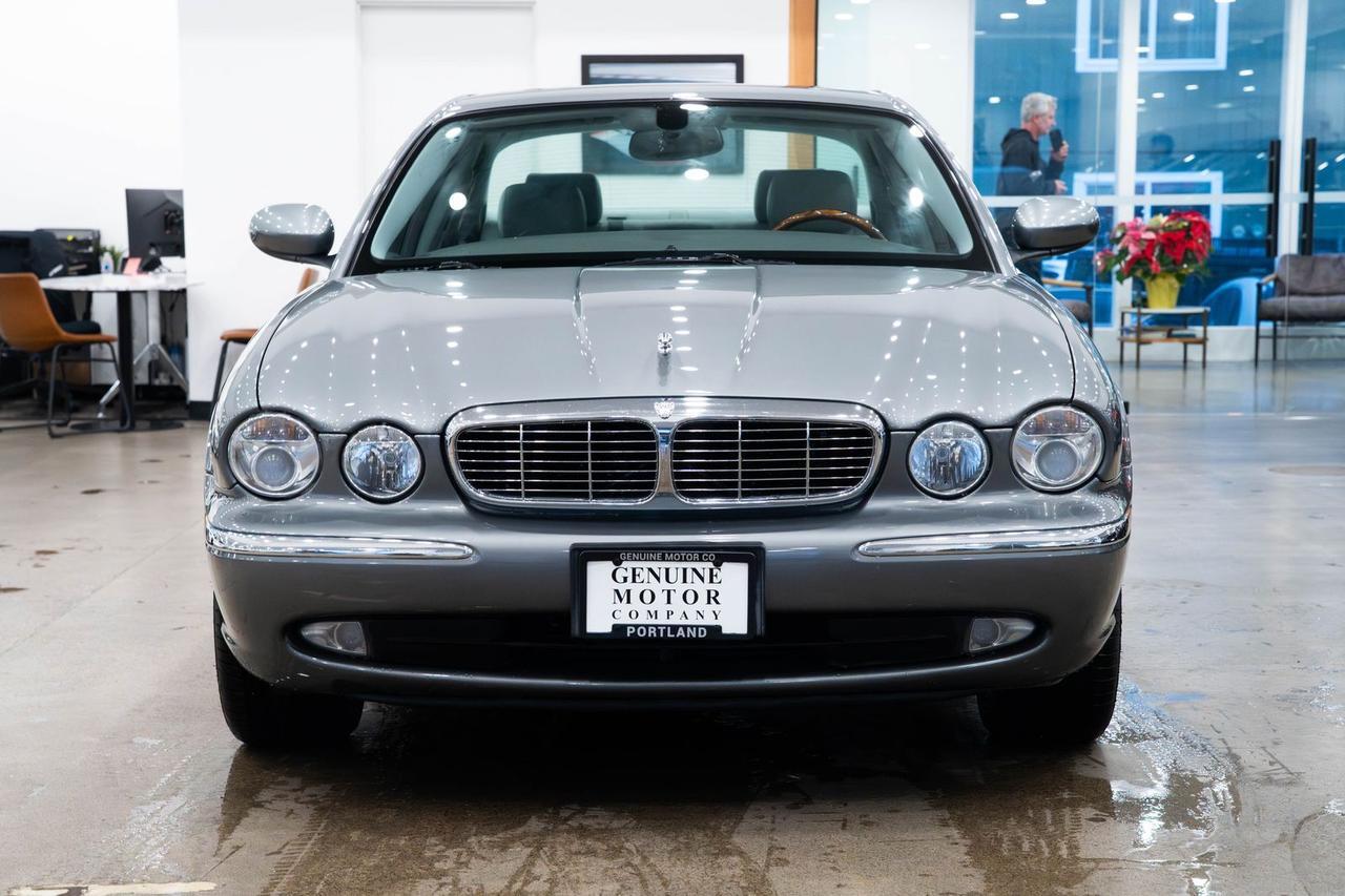 2005 Jaguar XJ8 Base