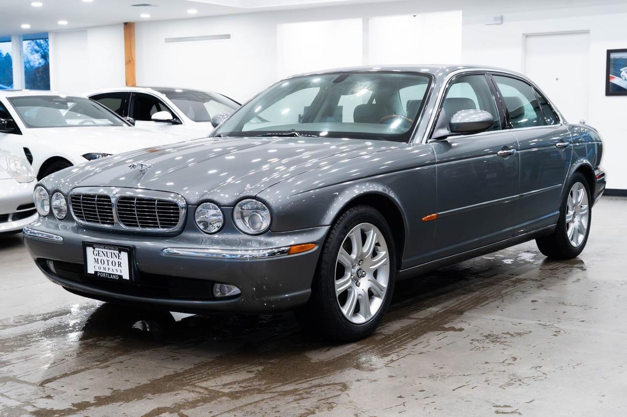 2005 Jaguar XJ8 Base