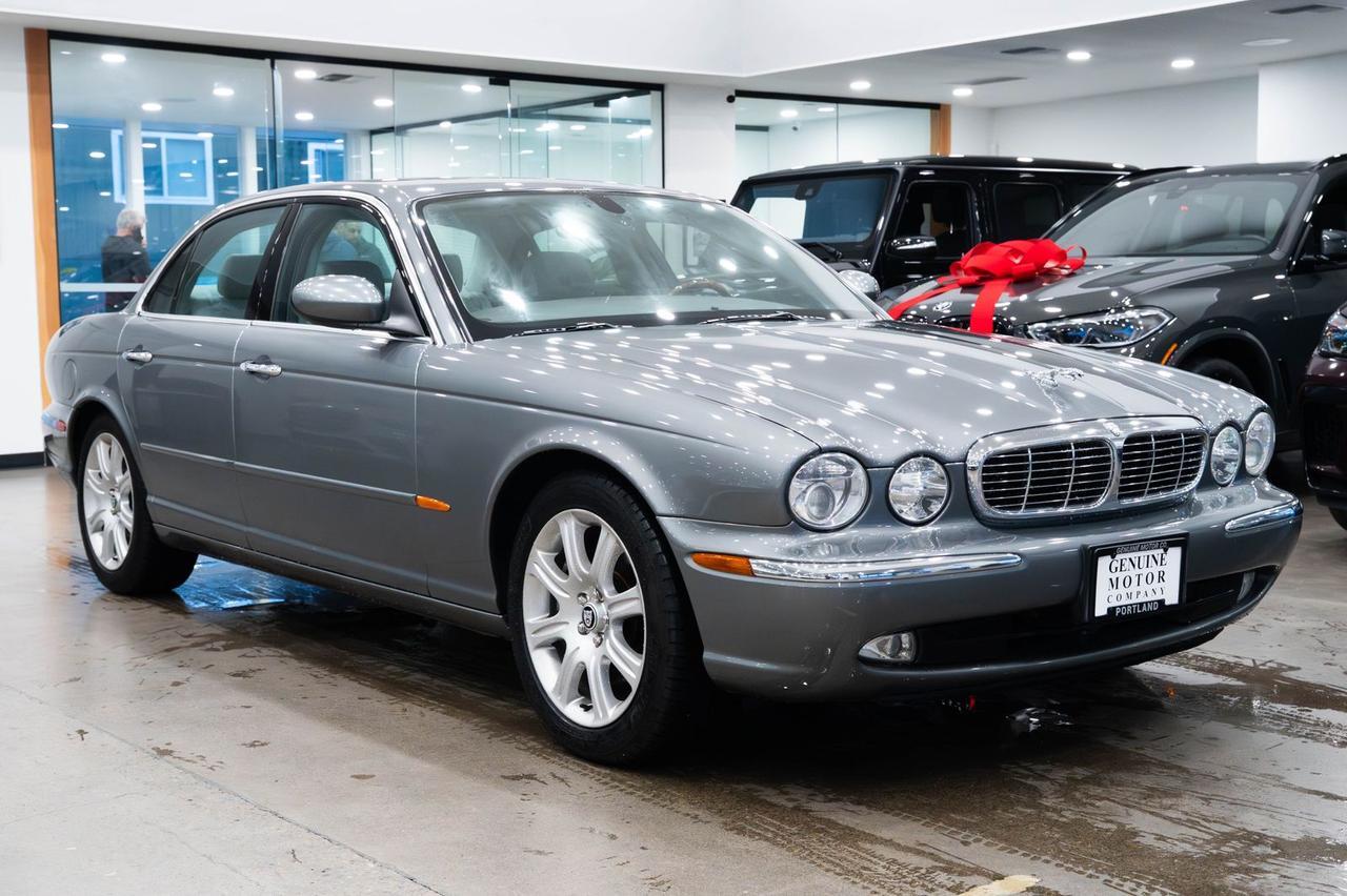 2005 Jaguar XJ8 Base