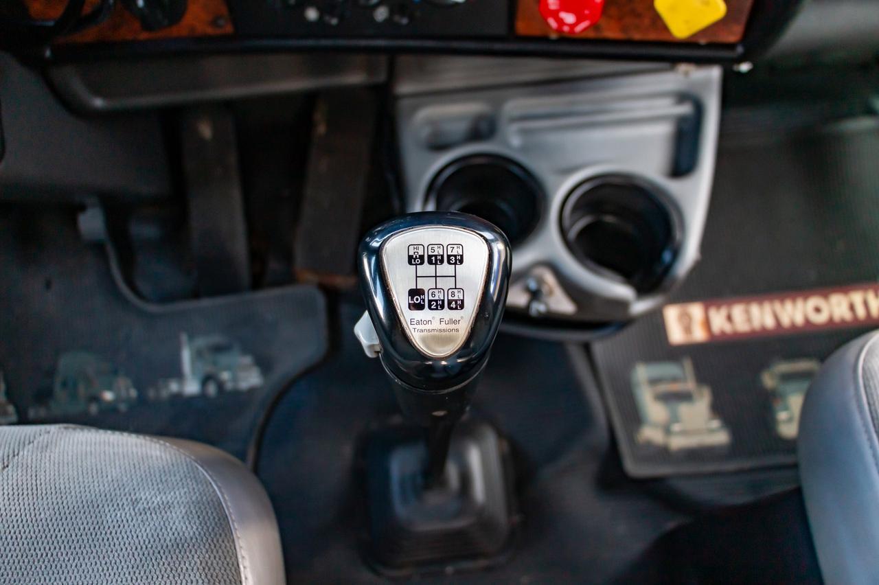 2005 Kenworth T-800B T/A Tractor Sleeper Winch Heavy Spec Red Deer AB