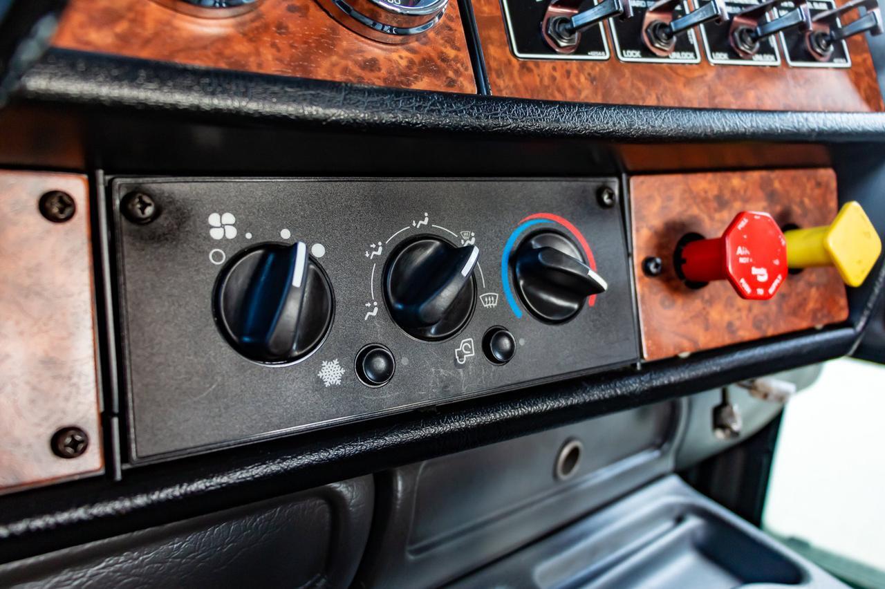 2005 Kenworth T-800B T/A Tractor Sleeper Winch Heavy Spec Red Deer AB