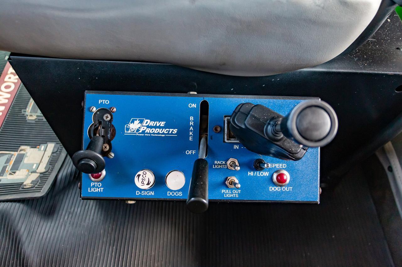 2005 Kenworth T-800B T/A Tractor Sleeper Winch Heavy Spec Red Deer AB