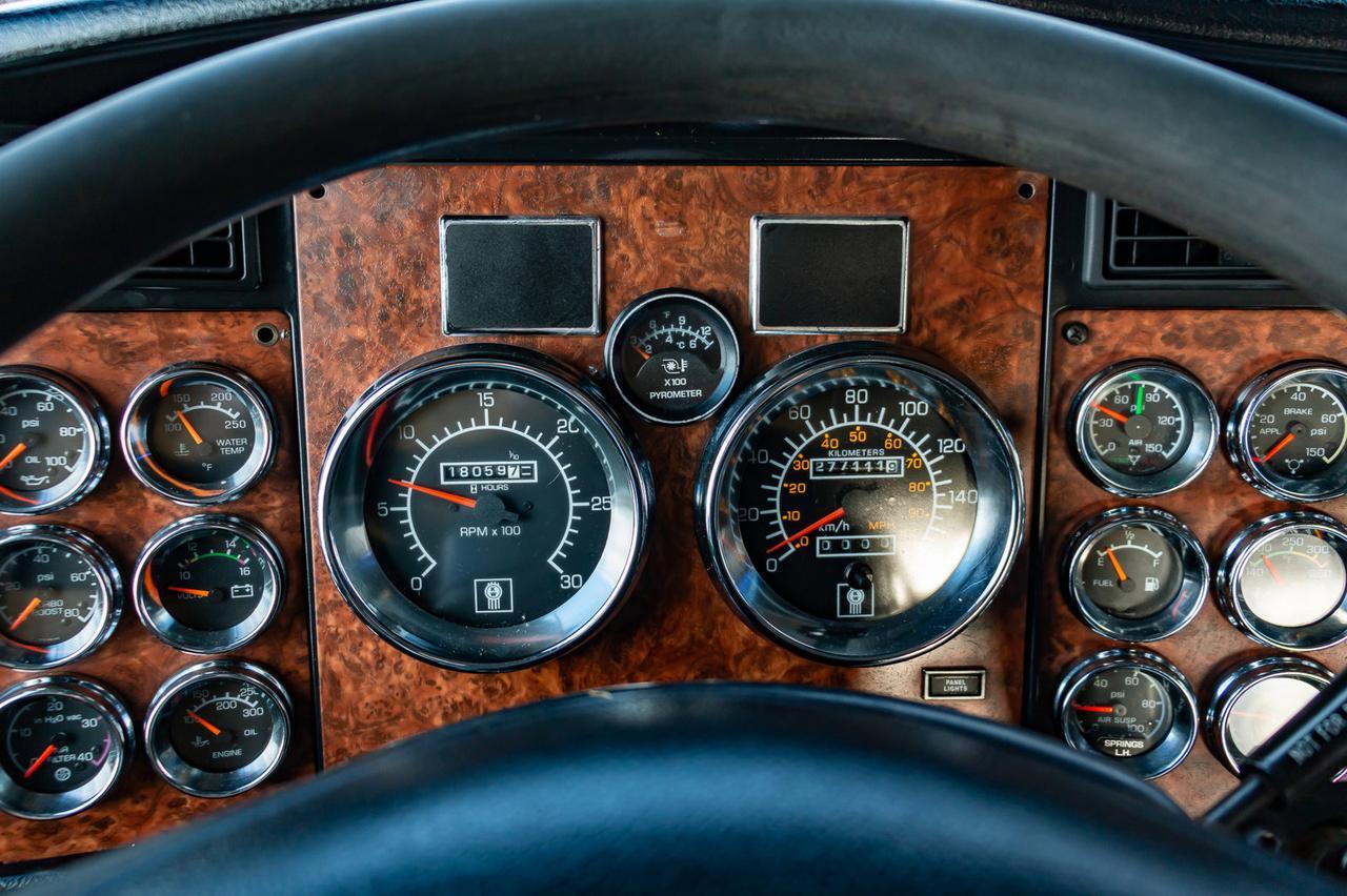 2005 Kenworth T-800B T/A Tractor Sleeper Winch Heavy Spec Red Deer AB