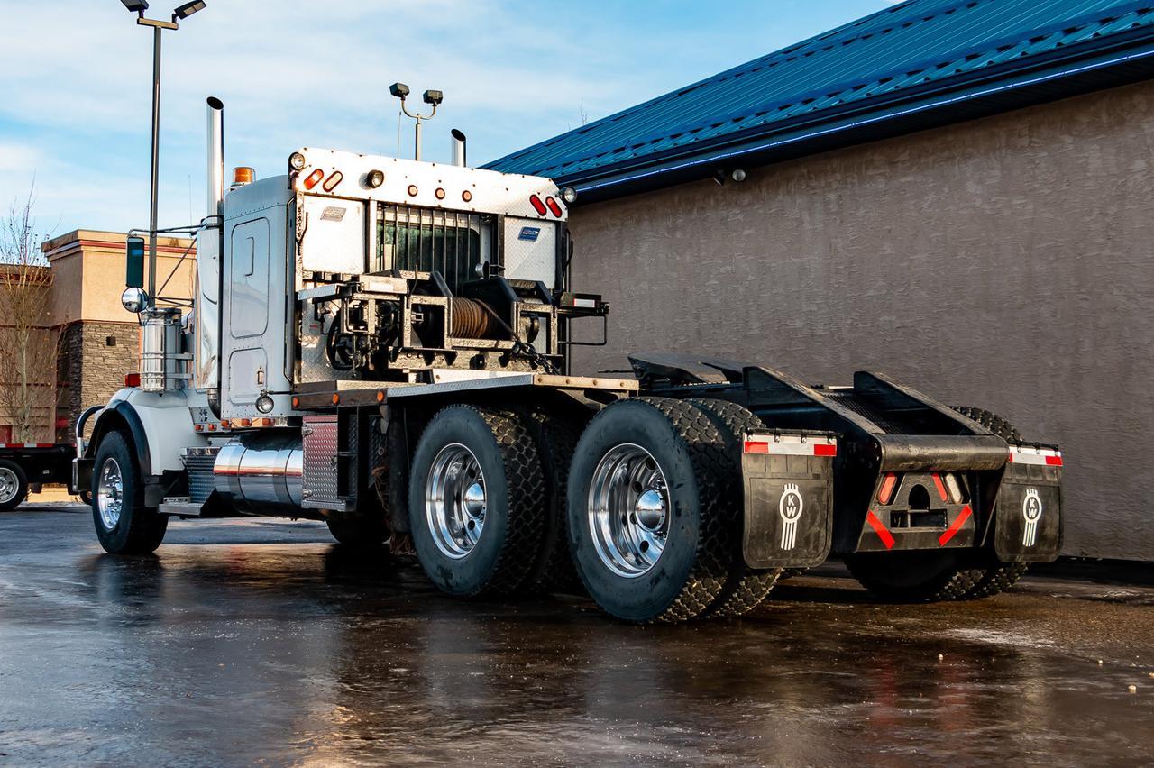 2005 Kenworth T-800B T/A Tractor Sleeper Winch Heavy Spec Red Deer AB