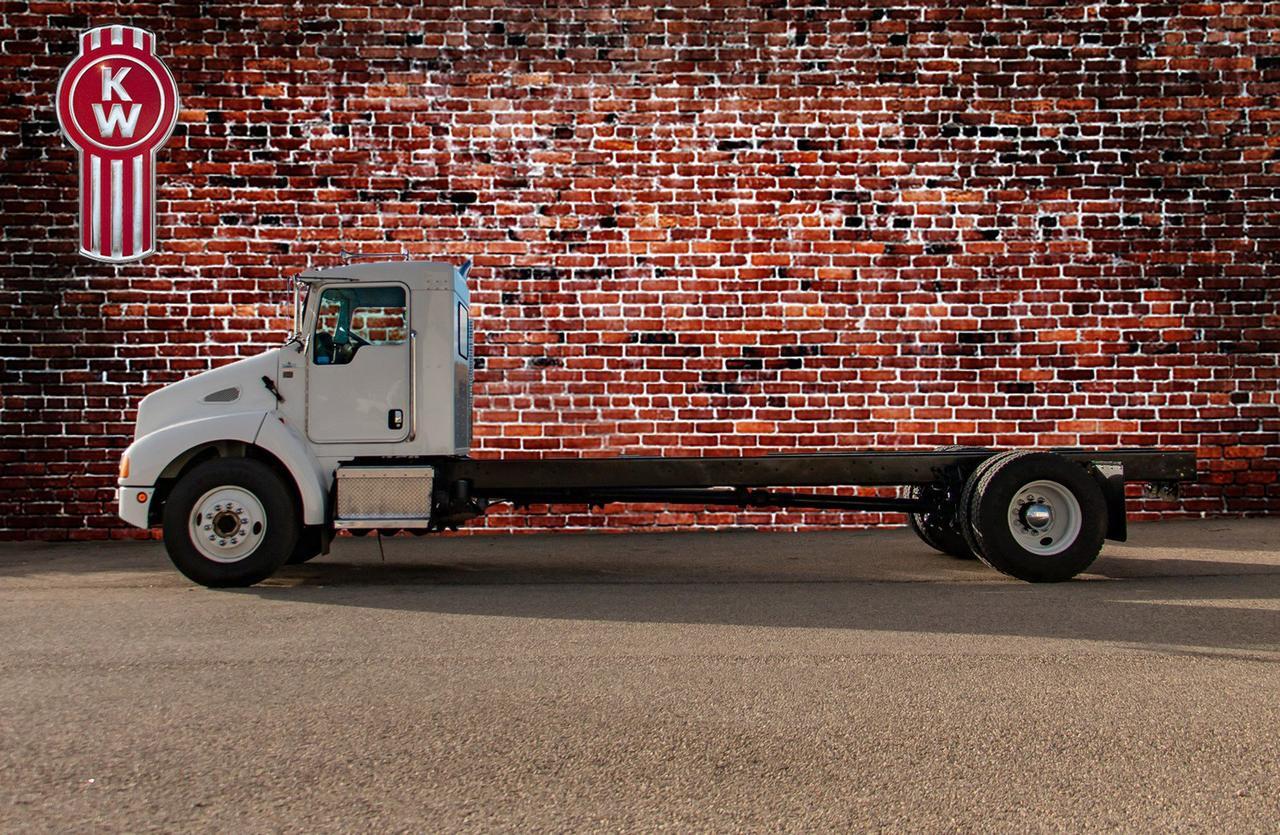 2005 Kenworth T300 Cab & Chassis