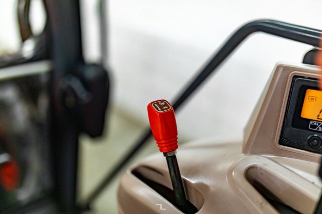 2005 Kubota M125X 4WD Tractor Loader Bucket Diesel Red Deer AB