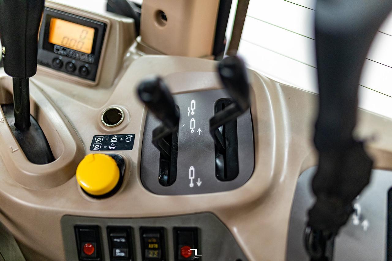 2005 Kubota M125X 4WD Tractor Loader Bucket Diesel Red Deer AB