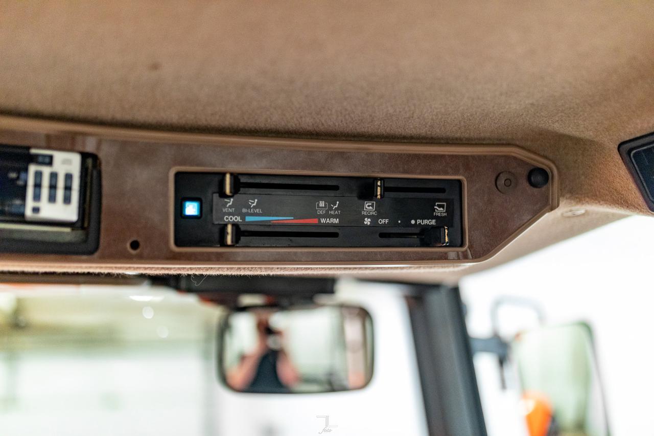 2005 Kubota M125X 4WD Tractor Loader Bucket Diesel Red Deer AB