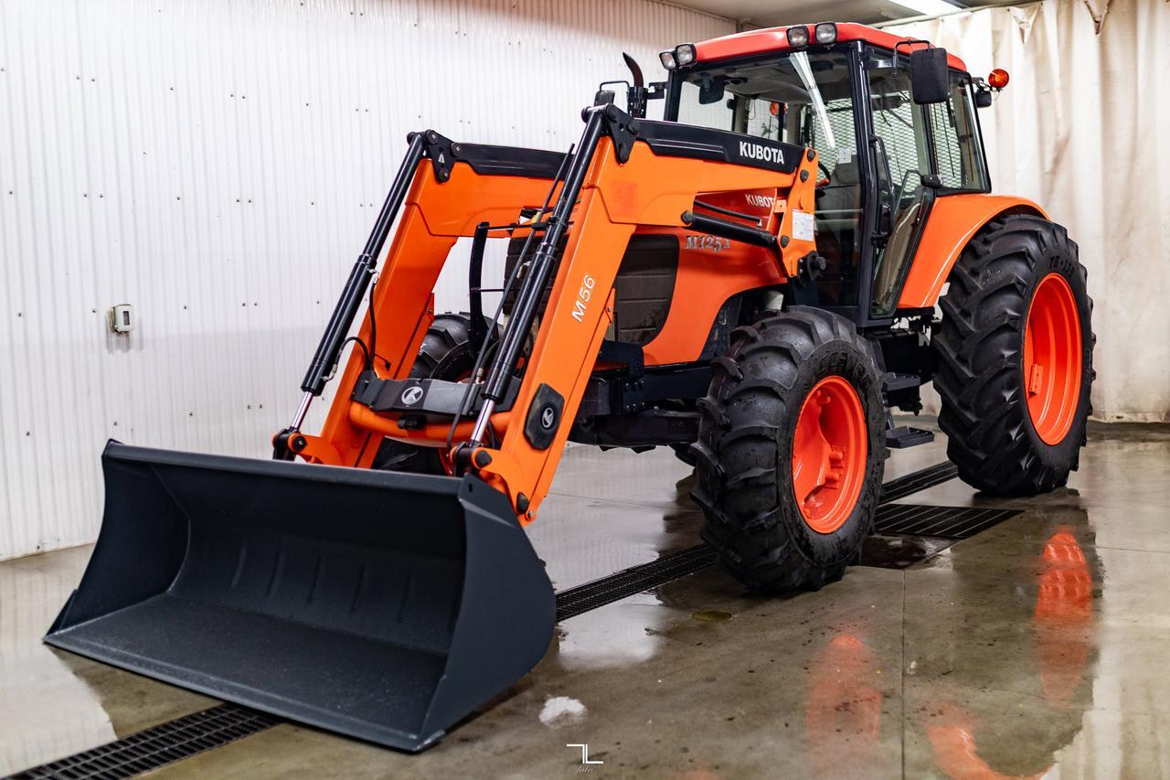 2005 Kubota M125X 4WD Tractor Loader Bucket Diesel Red Deer AB