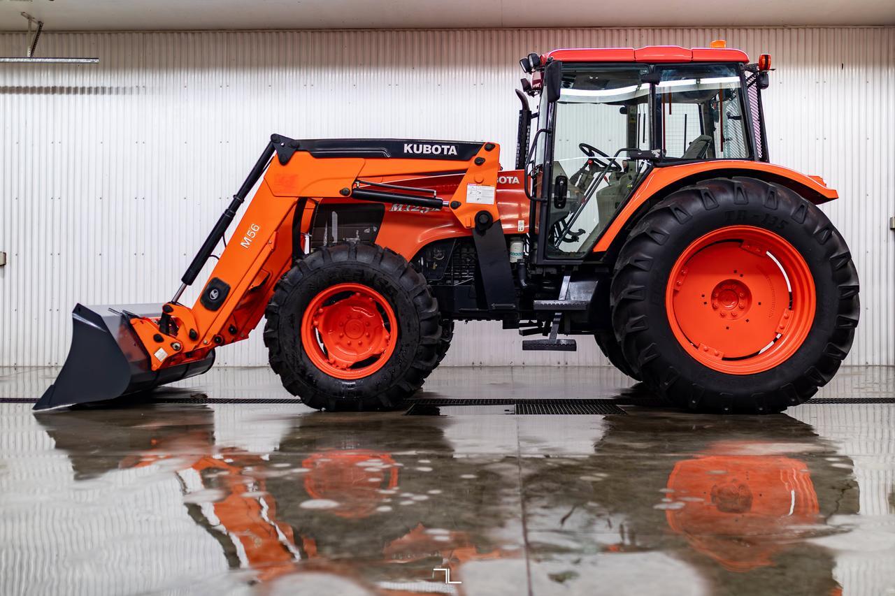 2005 Kubota M125X 4WD Tractor Loader Bucket Diesel Red Deer AB