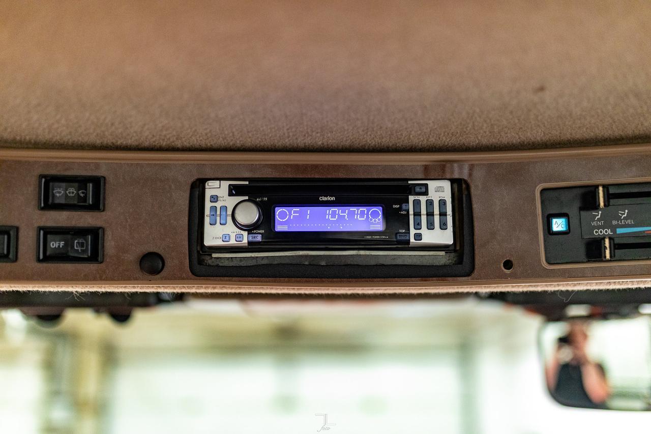 2005 Kubota M125X 4WD Tractor Loader Bucket Diesel Red Deer AB