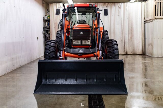 2005 Kubota M125X 4WD Tractor Loader Bucket Diesel Red Deer AB