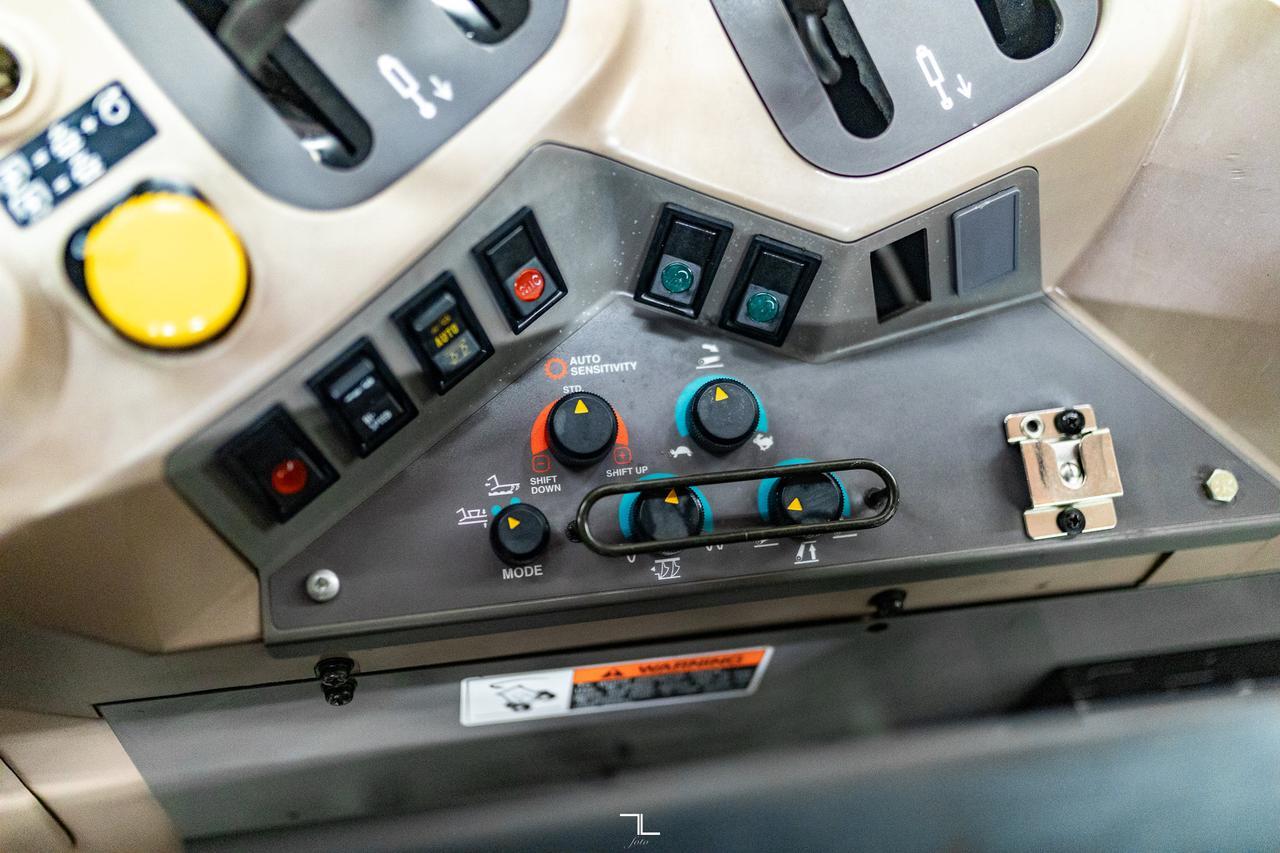 2005 Kubota M125X 4WD Tractor Loader Bucket Diesel Red Deer AB