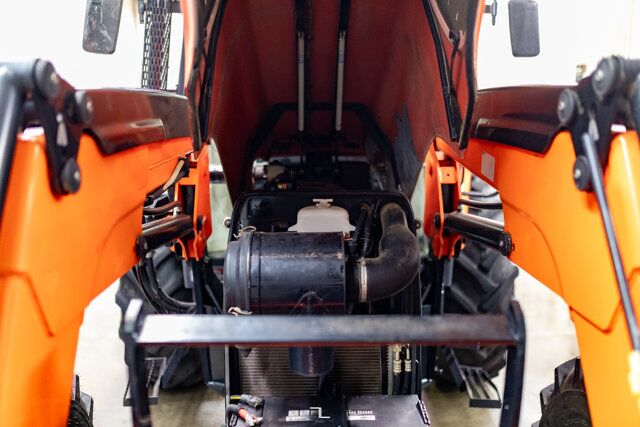 2005 Kubota M125X 4WD Tractor Loader Bucket Diesel Red Deer AB