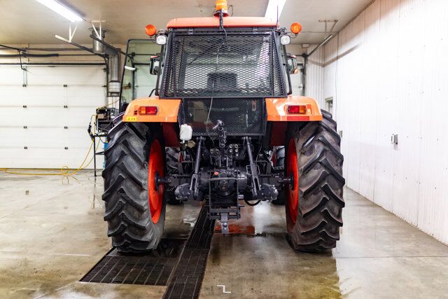 2005 Kubota M125X 4WD Tractor Loader Bucket Diesel Red Deer AB