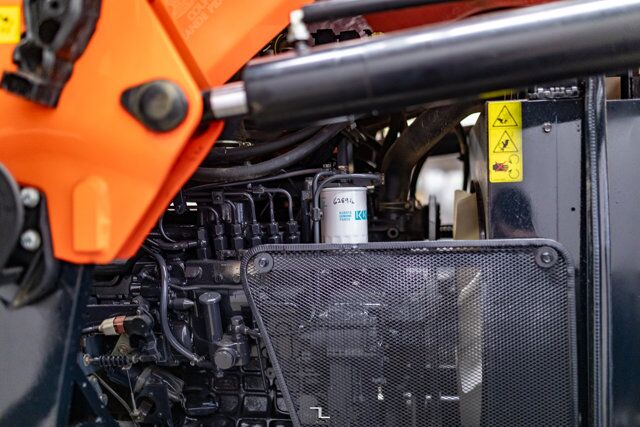 2005 Kubota M125X 4WD Tractor Loader Bucket Diesel Red Deer AB