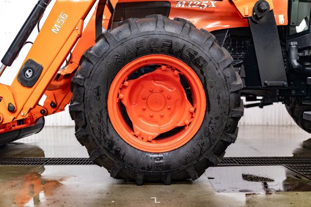 2005 Kubota M125X 4WD Tractor Loader Bucket Diesel Red Deer AB