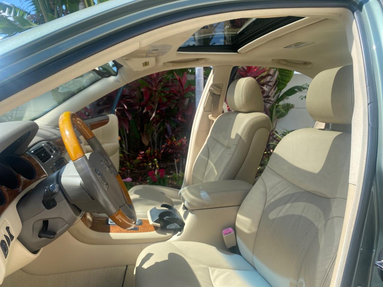 2005 Lexus ES 330 photo 10