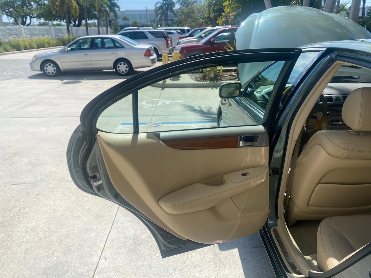 2005 Lexus ES 330 photo 13