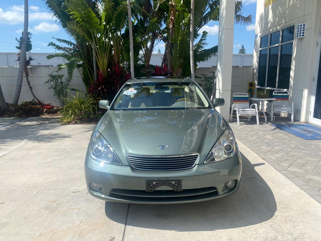2005 Lexus ES 330 photo 2