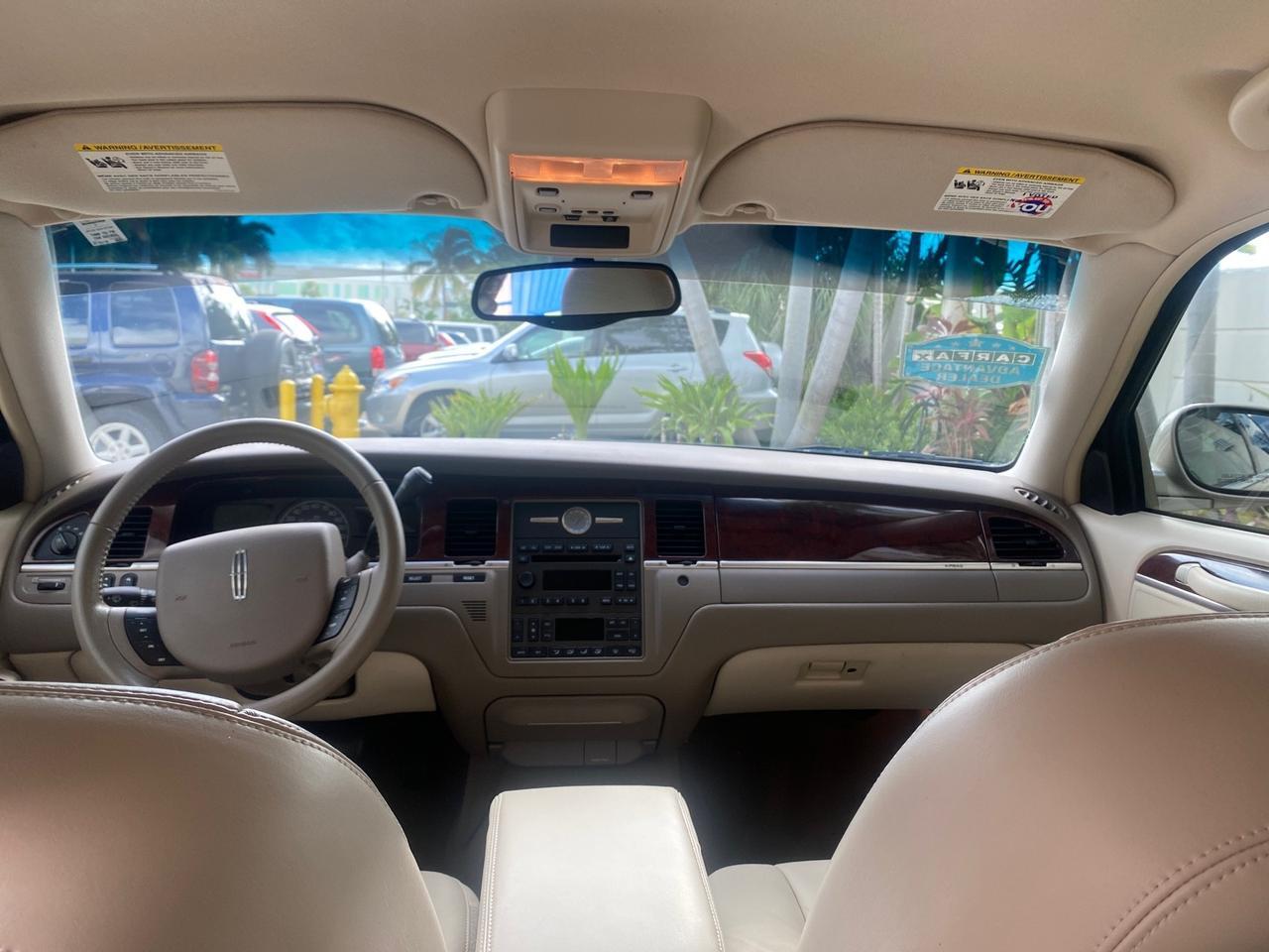 2005 Lincoln Town Car Signature 1 OWNER FL LOW MILES 39,256 Pompano Beach FL