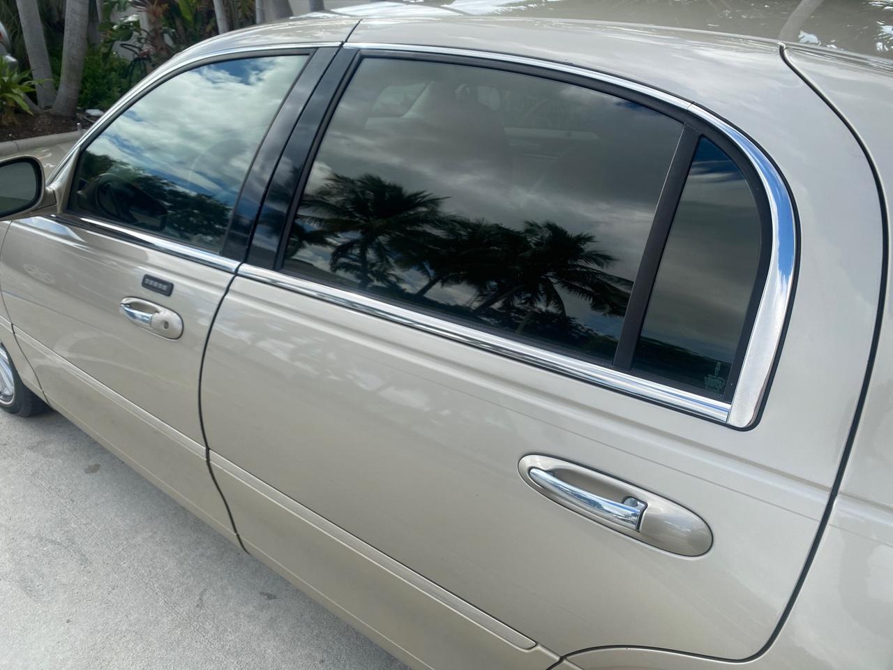 2005 Lincoln Town Car Signature 1 OWNER FL LOW MILES 39,256 Pompano Beach FL