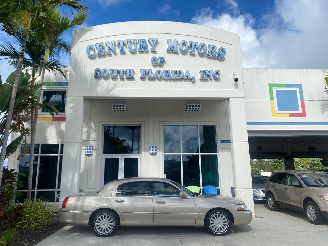 2005 Lincoln Town Car Signature 1 OWNER FL LOW MILES 39,256 Pompano Beach FL