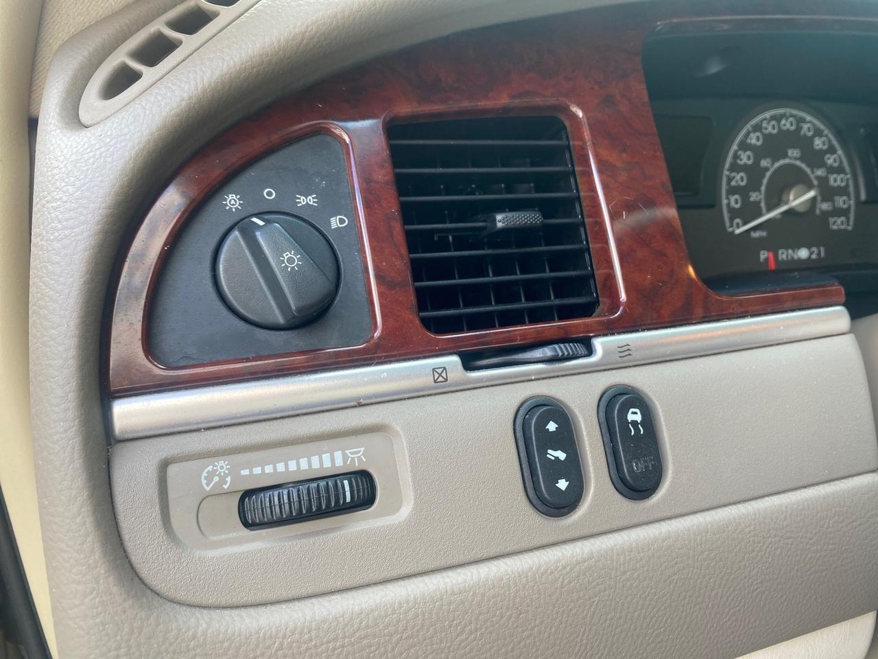 2005 Lincoln Town Car Signature 1 OWNER FL LOW MILES 39,256 Pompano Beach FL