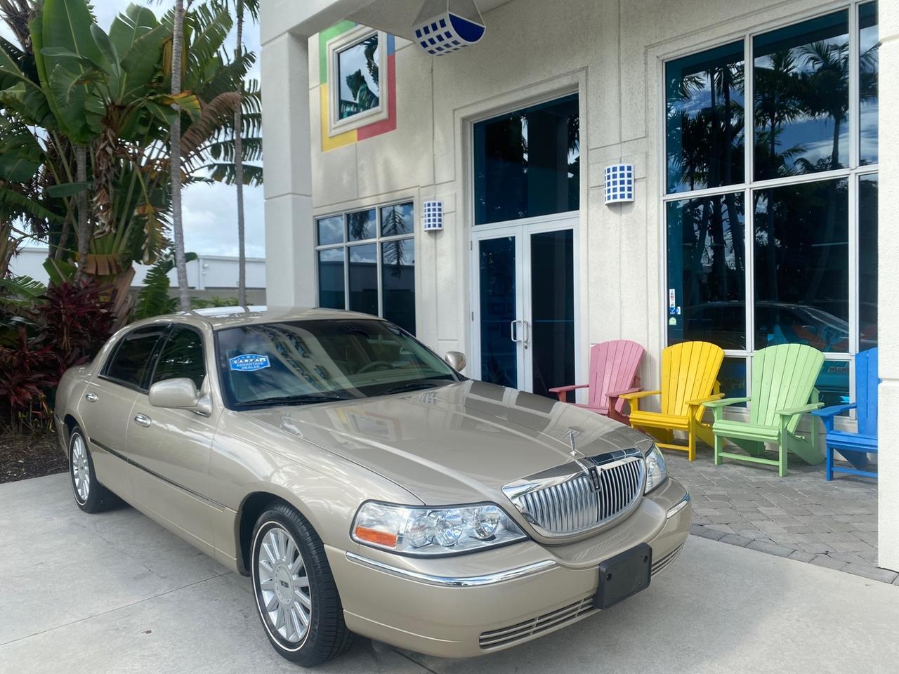 2005 Lincoln Town Car Signature 1 OWNER FL LOW MILES 39,256 Pompano Beach FL