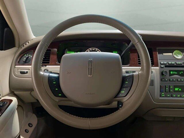 2005 Lincoln Town Car Signature Dallas TX