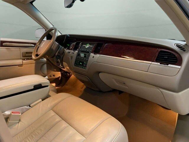 2005 Lincoln Town Car Signature Dallas TX