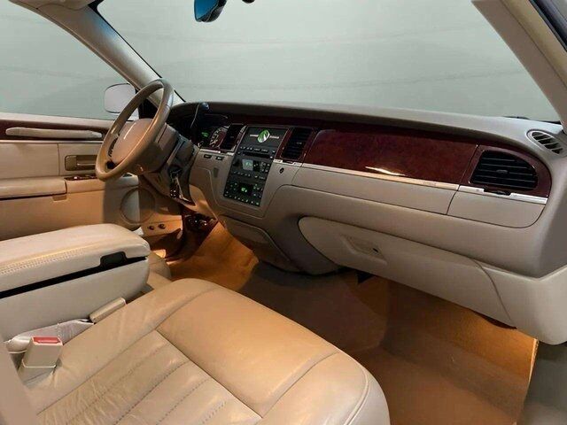 2005 Lincoln Town Car Signature Dallas TX