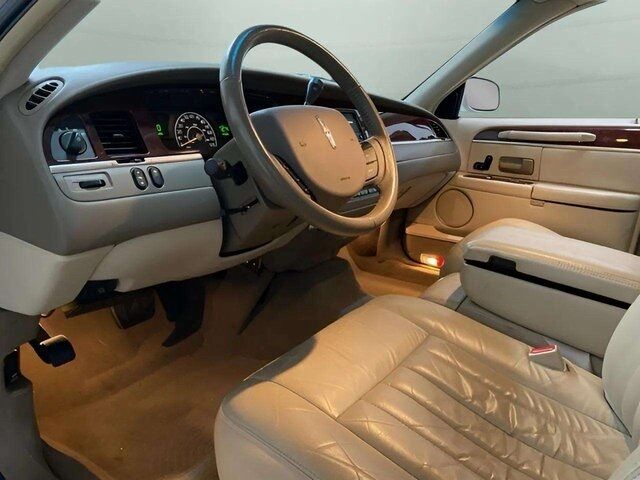 2005 Lincoln Town Car Signature Dallas TX