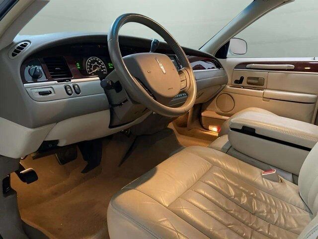 2005 Lincoln Town Car Signature Dallas TX