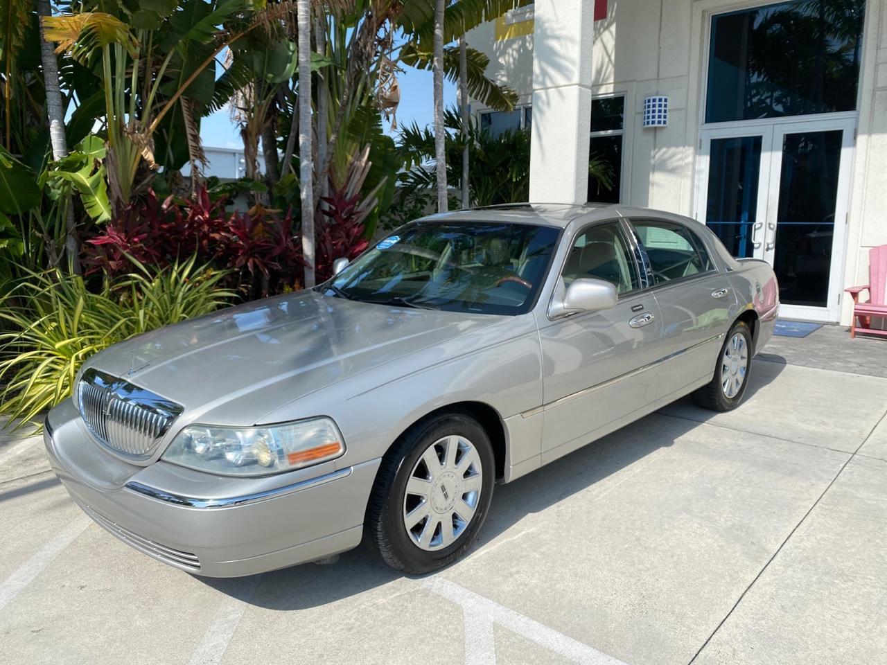 2005 Lincoln Town Car Signature Limited LOW MILES 84,448 Pompano Beach FL