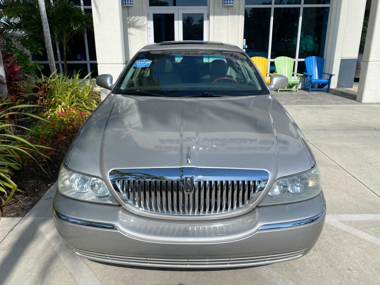 2005 Lincoln Town Car Signature Limited LOW MILES 84,448 Pompano Beach FL