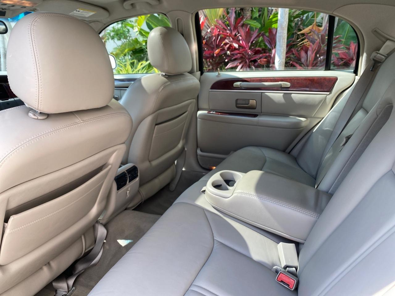 2005 Lincoln Town Car Signature Limited LOW MILES 84,448 Pompano Beach FL