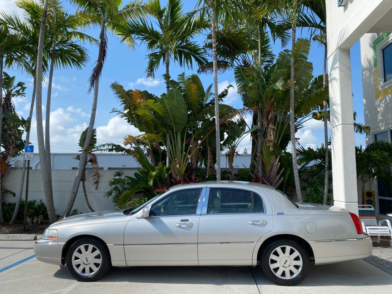 2005 Lincoln Town Car Signature Limited LOW MILES 84,448 Pompano Beach FL