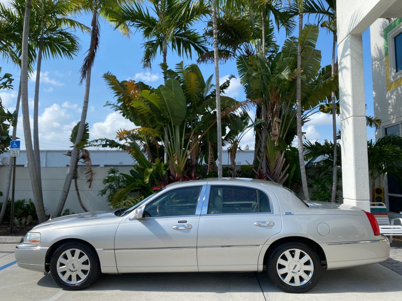 2005 Lincoln Town Car Signature Limited LOW MILES 84,448 Pompano Beach FL