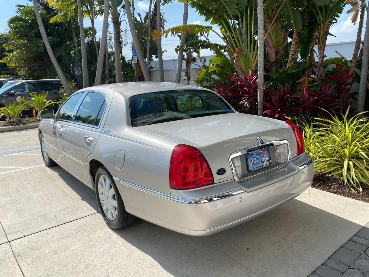2005 Lincoln Town Car Signature Limited LOW MILES 84,448 Pompano Beach FL