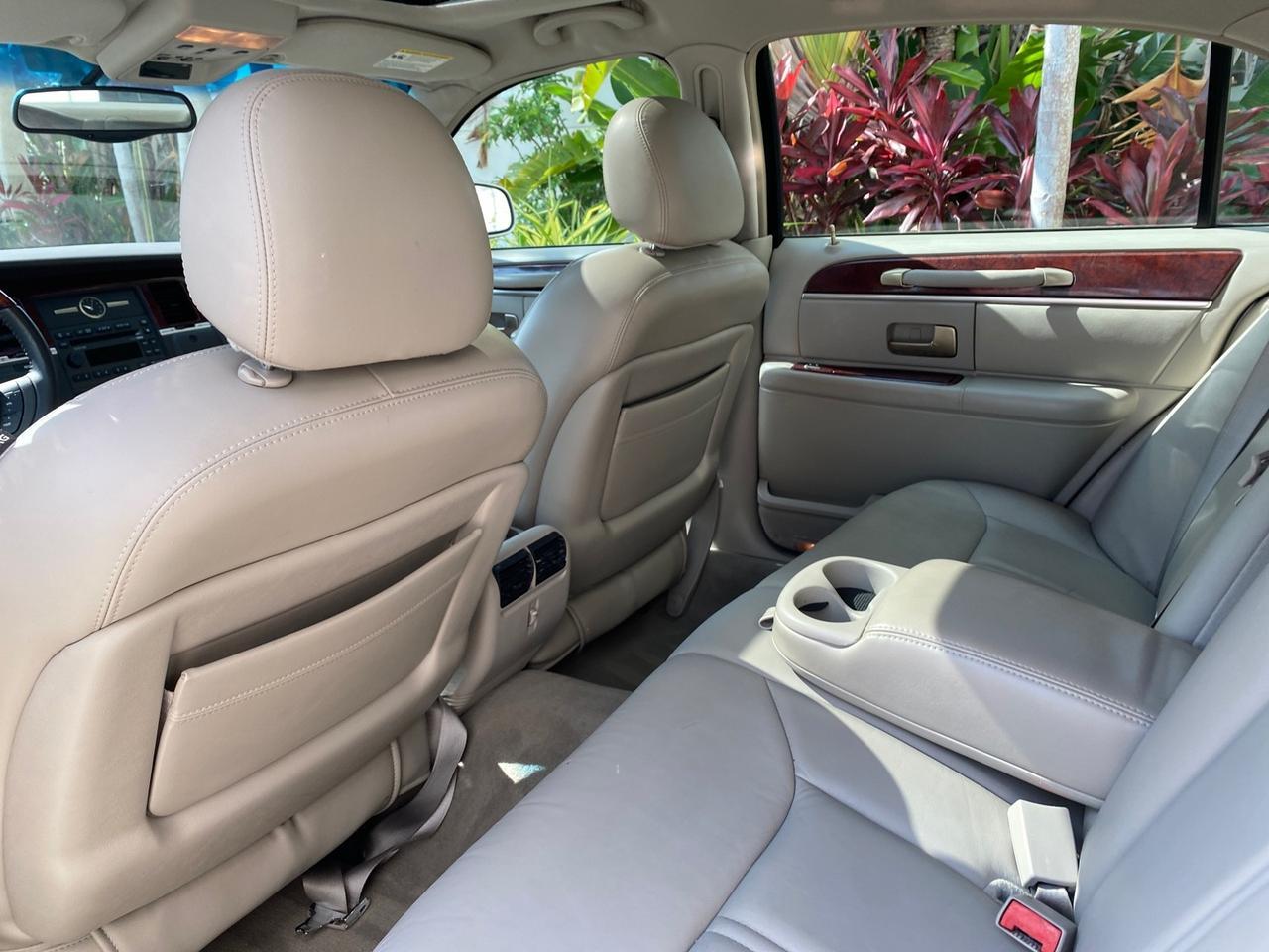 2005 Lincoln Town Car Signature Limited LOW MILES 84,448 Pompano Beach FL