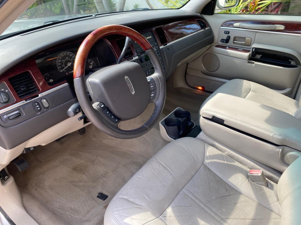 2005 Lincoln Town Car Signature Limited LOW MILES 84,448 Pompano Beach FL
