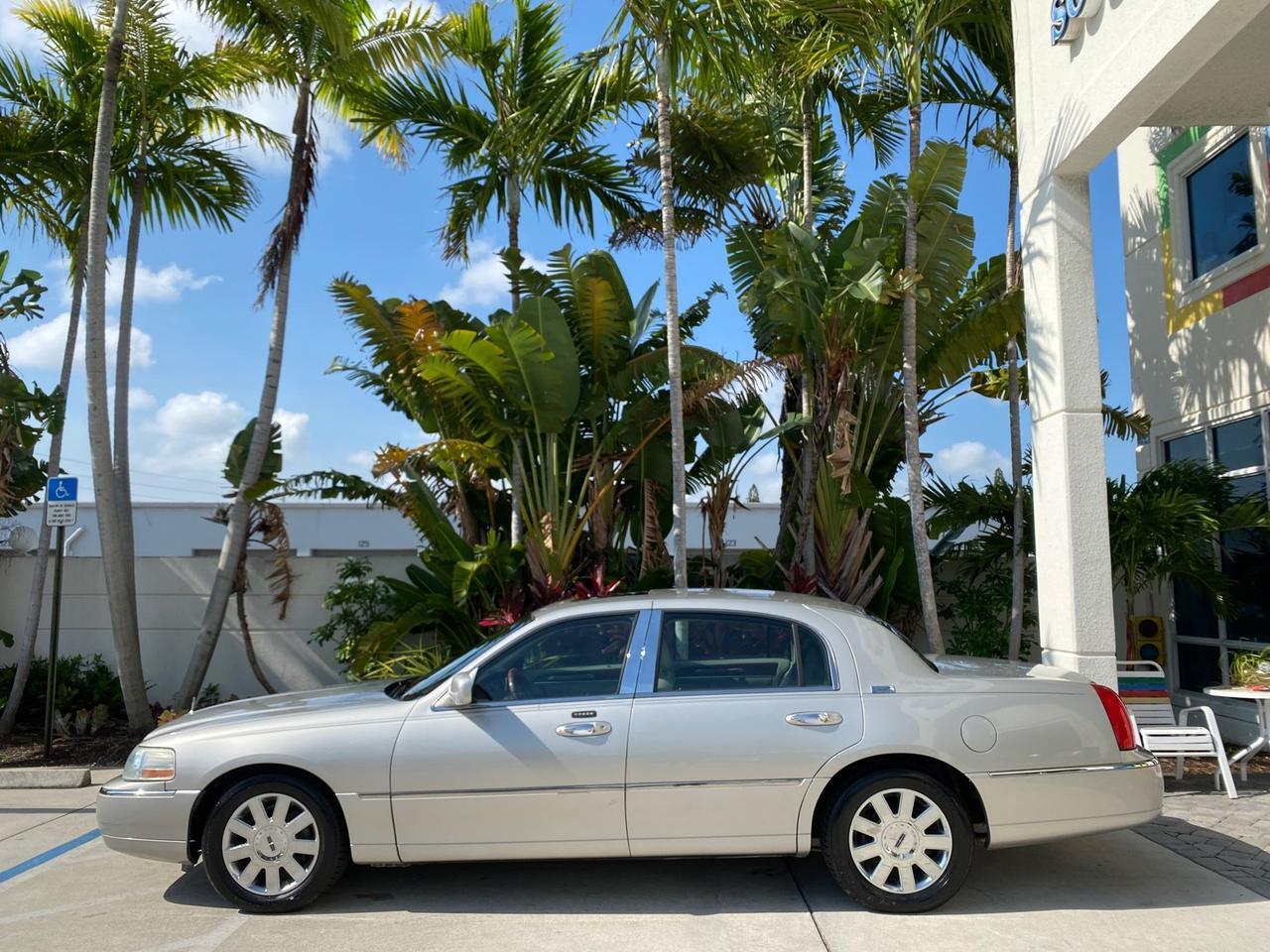 2005 Lincoln Town Car Signature Limited LOW MILES 84,448 Pompano Beach FL