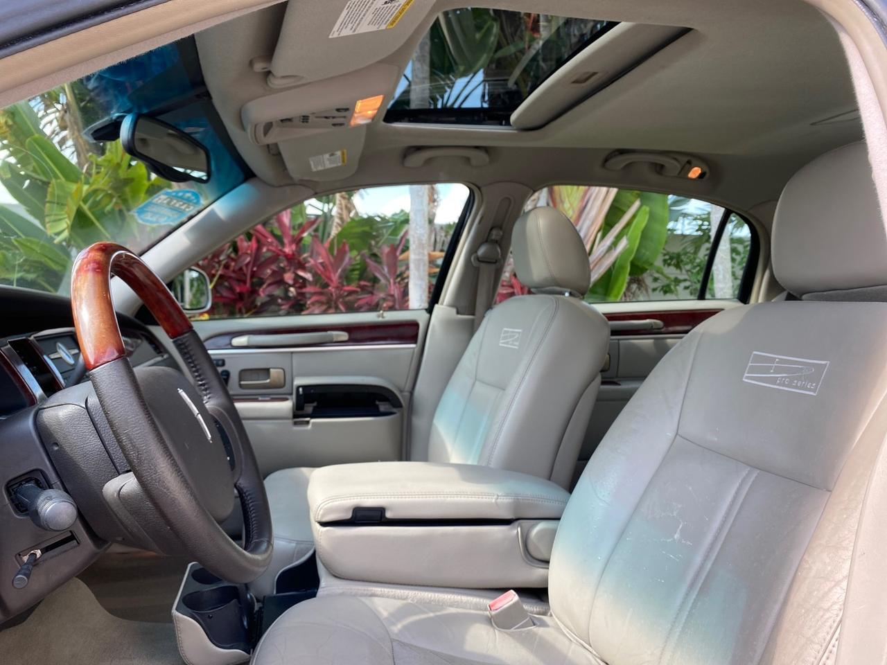 2005 Lincoln Town Car Signature Limited LOW MILES 84,448 Pompano Beach FL