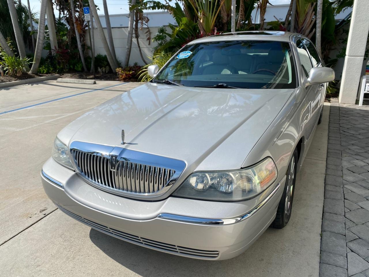 2005 Lincoln Town Car Signature Limited LOW MILES 84,448 Pompano Beach FL